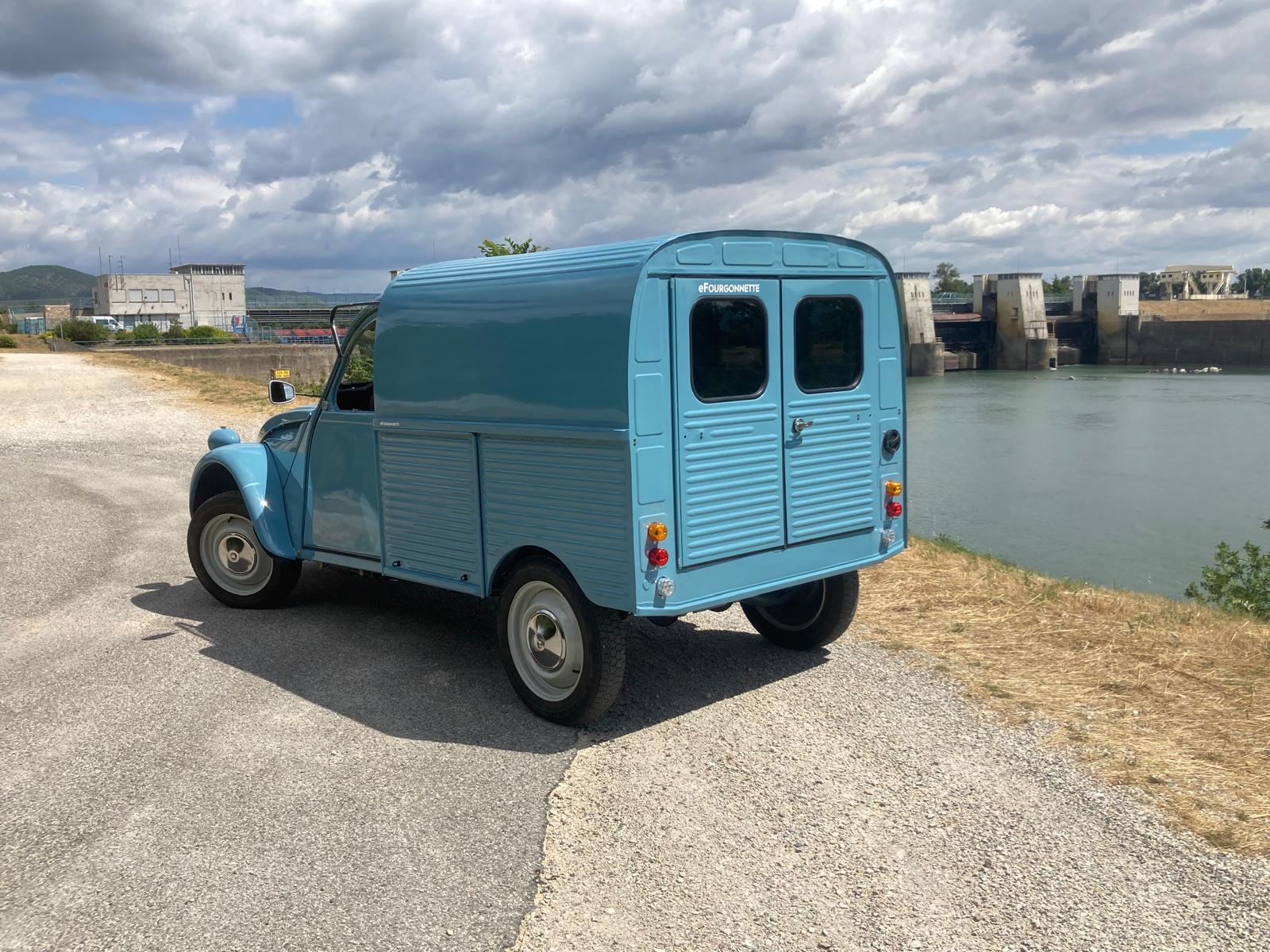 Replica%20electrische%20besteleend%20efourgonette%20(2)(1).jpg