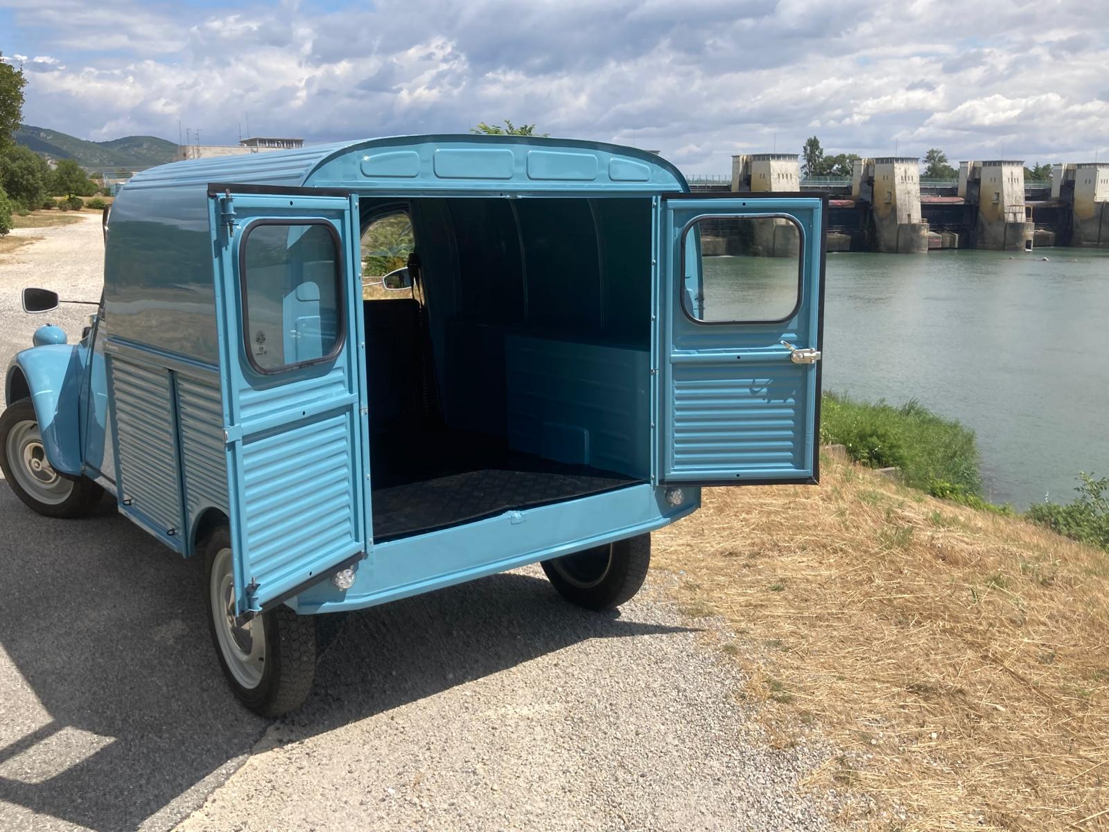 Replica%20electrische%20besteleend%20efourgonette%20(3)(1).jpg